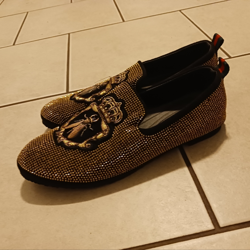 Gold dressing shoes